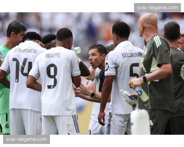 西班牙人高位逼抢存在短板,中场后防之间空当易被利用